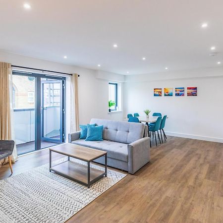 Central 2 Bed 2 Bath Apartment Near Brighton College, Beach, Hospital - Long Stay Offers Luaran gambar