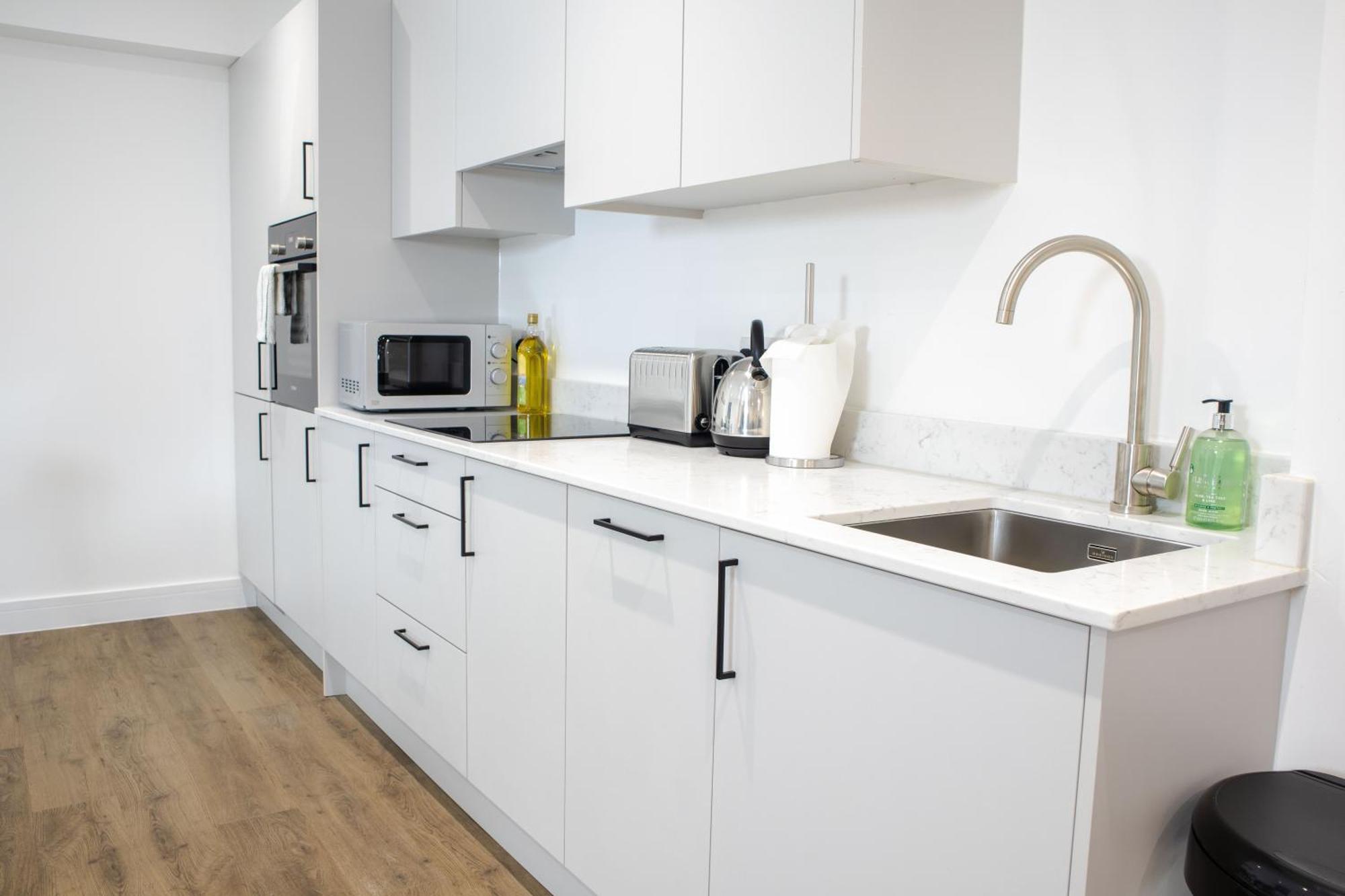 Central 2 Bed 2 Bath Apartment Near Brighton College, Beach, Hospital - Long Stay Offers Luaran gambar