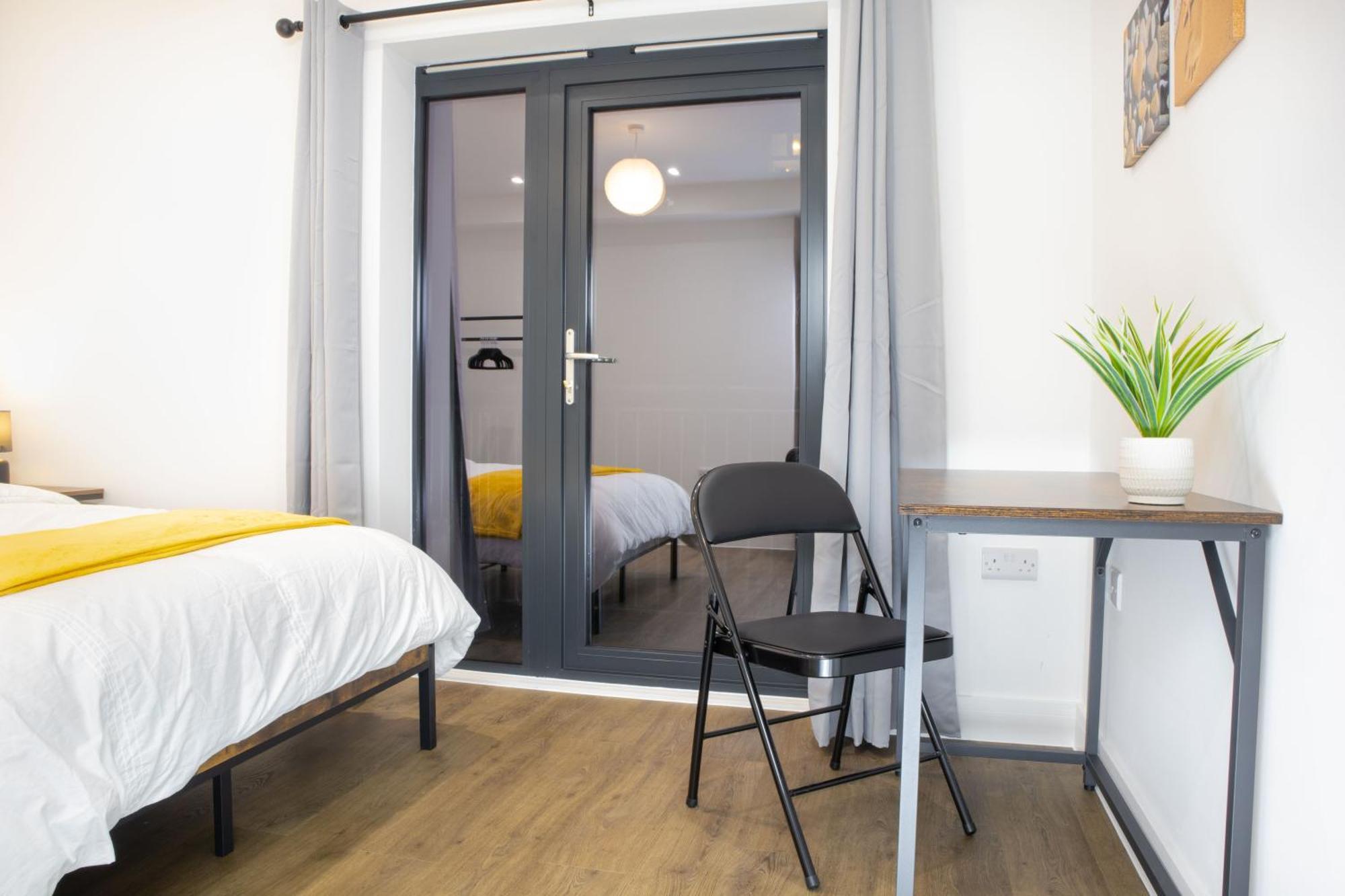 Central 2 Bed 2 Bath Apartment Near Brighton College, Beach, Hospital - Long Stay Offers Luaran gambar